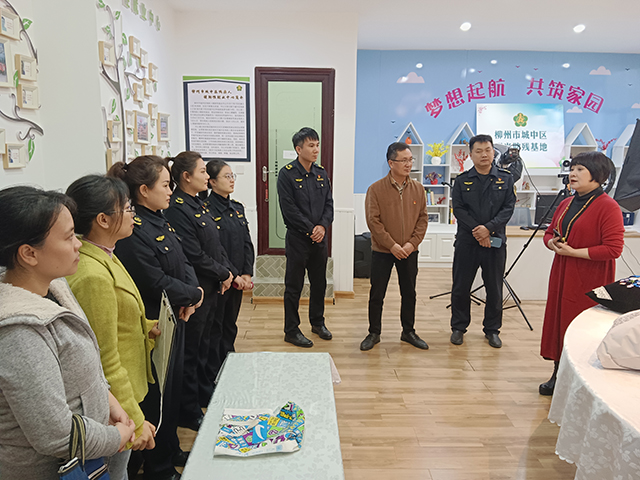 “扶弱助残”弘扬雷锋精神  凝聚强大精神力量 ——柳州航道养护中心龙城分中心、疏浚测绘处党支部联合自治区交通运输综合行政执法局第三支队党总支开展主题党日活动